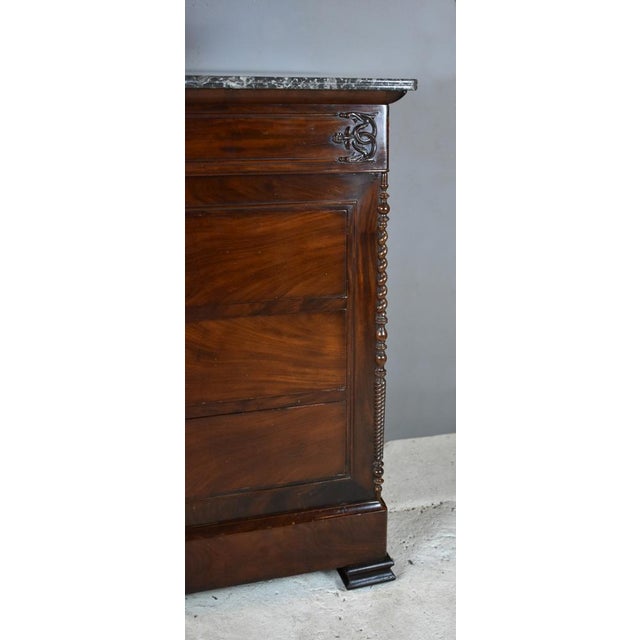 19th Century French Mahogany Chest of Drawers For Sale - Image 6 of 17