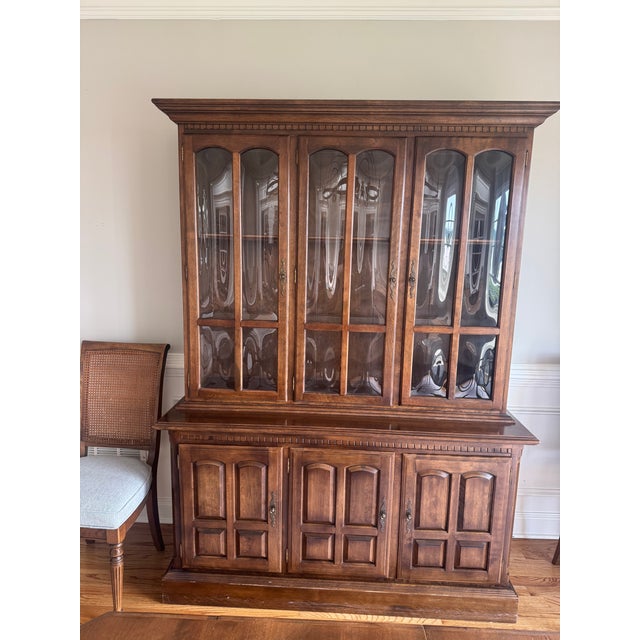 Beautiful Vintage Solid Wood China Cabinet / Hutch – Excellent Condition Elegant, high-quality solid wood china cabinet by...