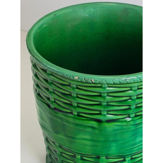 Paint Majolica Basketweave Planter in Green Glazed Ceramic from Mintons, England, 1911 For Sale - Image 7 of 10