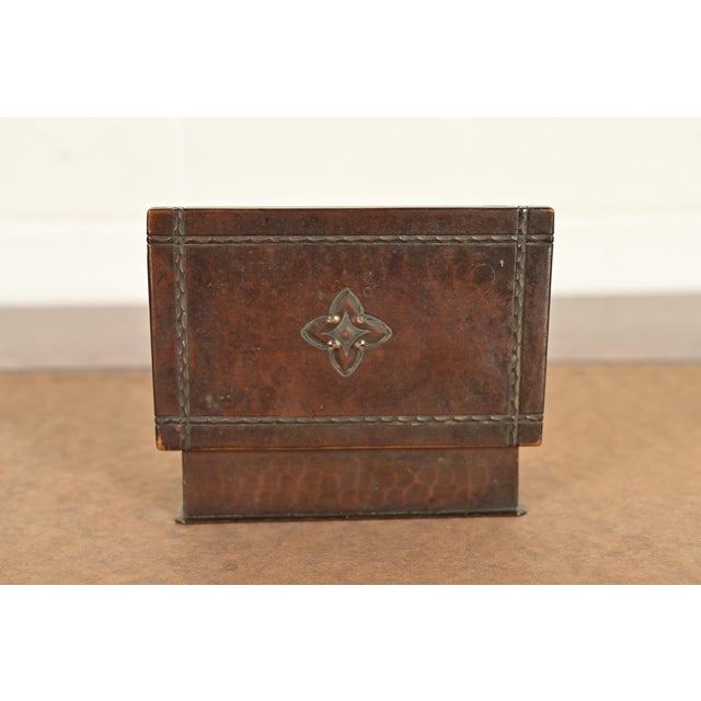 Roycroft Arts & Crafts Hammered Copper Quatrefoil Stamp Box For Sale - Image 9 of 12