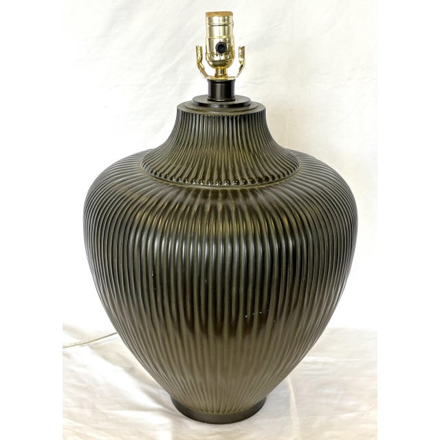 Mid-Century Modern Pleated/ Ribbed Metal Gourd Large Table Lamp For Sale In West Palm - Image 6 of 13