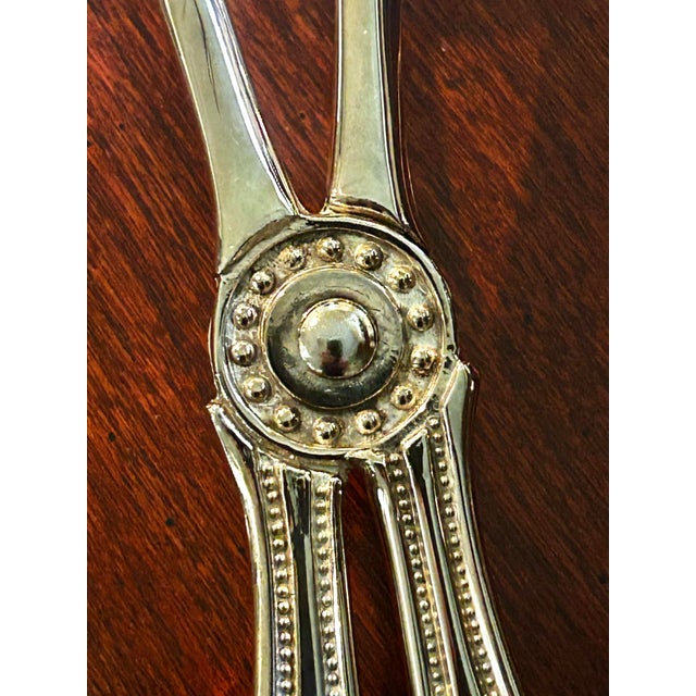 Towle Silversmiths Vintage Towle “Beaded Antique” Silver Plate Salad or Asparagus Tongs For Sale - Image 4 of 7
