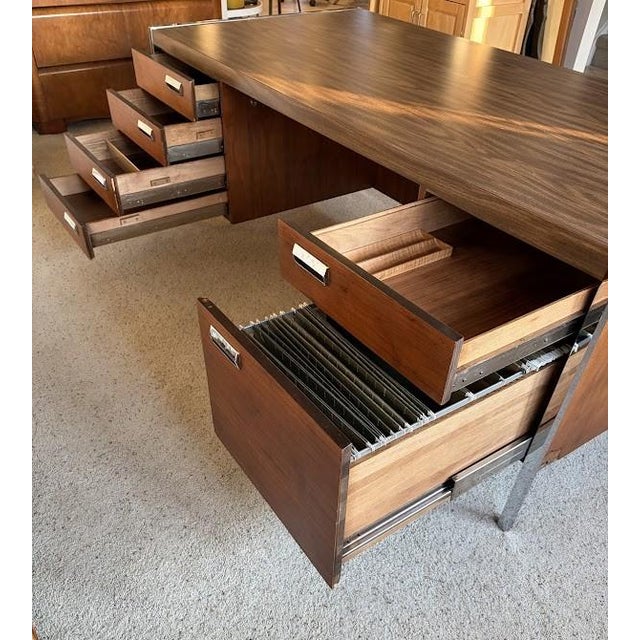 Florence Knoll Mid-Century Modern Executive Desk Credenza Set Ge Series 900 Myrtle Desk Co 1960s, 2 Pieces For Sale - Image 4 of 17
