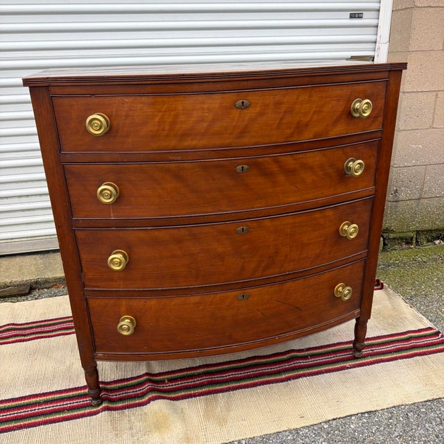 1820s Pennsylvania Figured Cherry Bowfront Chest of Drawers - Lancaster / Philadelphia For Sale - Image 18 of 18