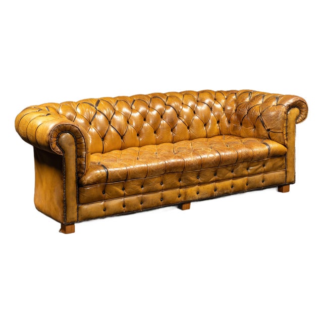 Early 20th Century Tufted Caramel Leather Chesterfield Sofa For Sale