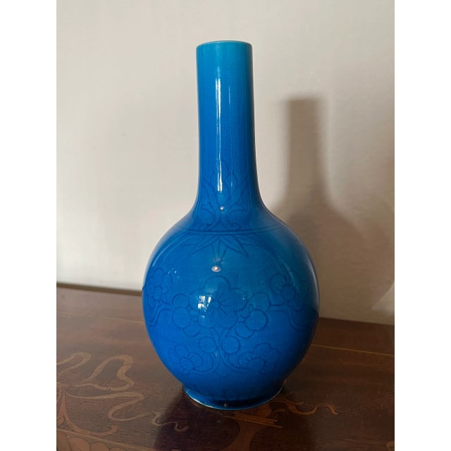 Chinese Vintage Chinese Monochrome Blue & Floral Decorated Cabinet Vase For Sale - Image 3 of 5