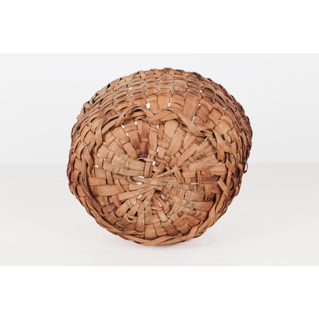 Late 19th to Early 20th Century Hand-Woven American Splint Gathering Basket For Sale - Image 9 of 11