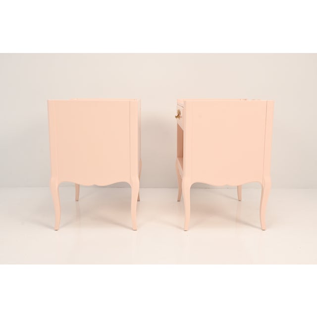 Henredon French Provincial Louis XV Style Pink Lacquered Nightstands, Pair | Newly Refinished For Sale - Image 13 of 15