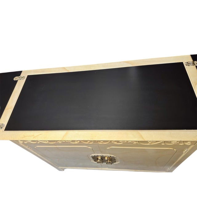 Vintage 1970s Henredon Hollywood Regency Faux Goatskin Flip-Top Bar Cabinet For Sale - Image 10 of 12