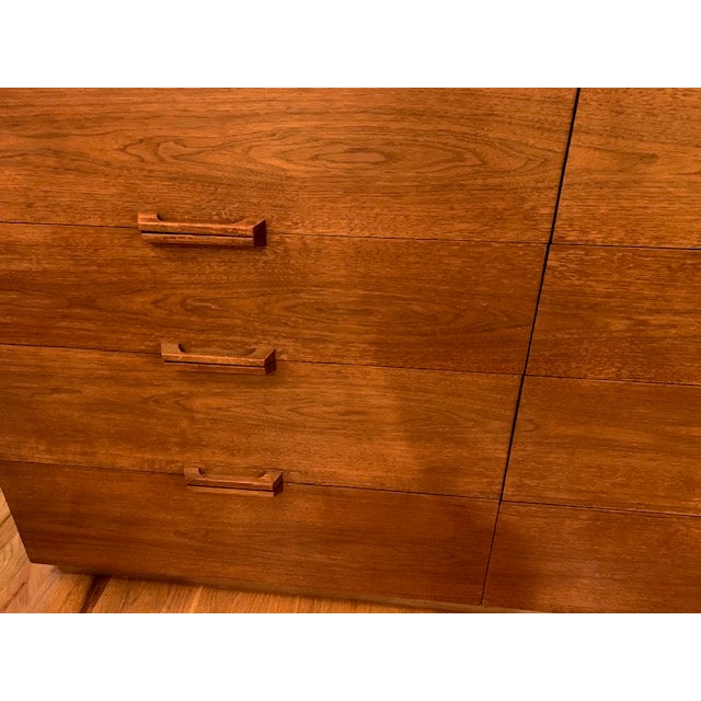 Mid-Century Modern 1950s Ramseur Mid Century Modern 8 Drawer Dresser For Sale - Image 3 of 18