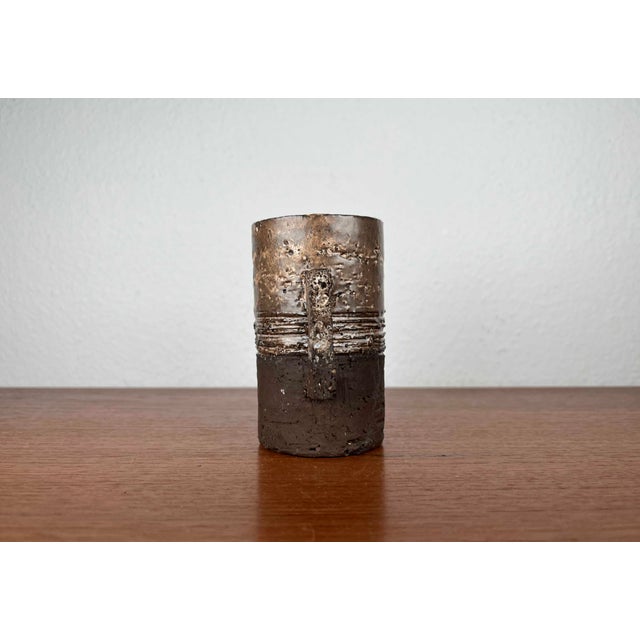 Brown Mid-Century Modern Danish Studio Pottery Mug Vase by Robert Rob Bentsen, 1960s For Sale - Image 8 of 17