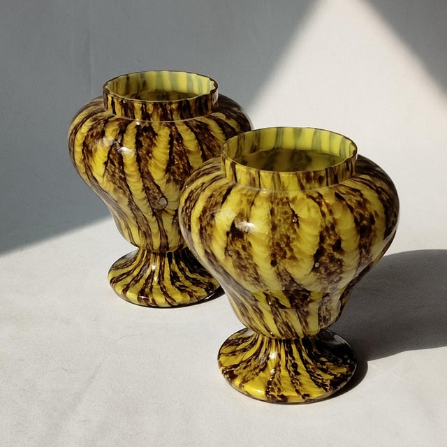 Mid-Century Modern Pair of 1930s Art Deco Czech Spatter Glass Posy Vases by Franz Welz For Sale - Image 3 of 7