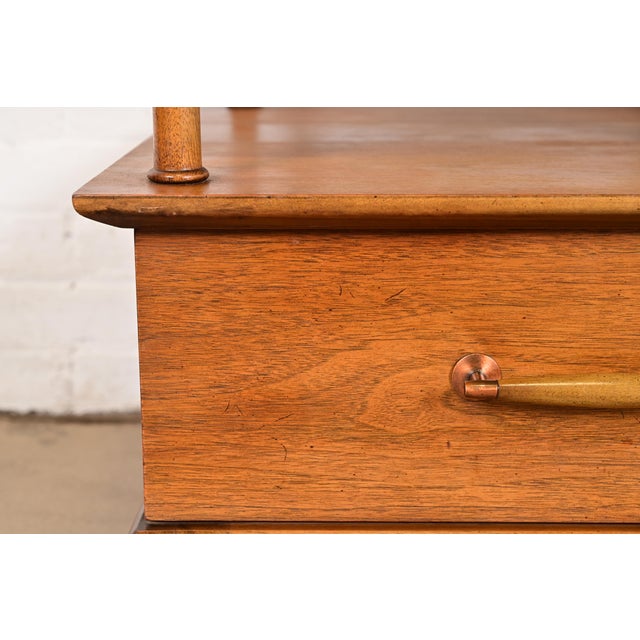 Heritage Henredon Mid-Century Modern Sculpted Walnut Nightstands, Pair For Sale - Image 11 of 16