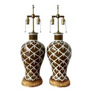 Vintage Regency Bunny Williams “Chicken Feathers” Glazed Ceramic Lamps - A Pair For Sale