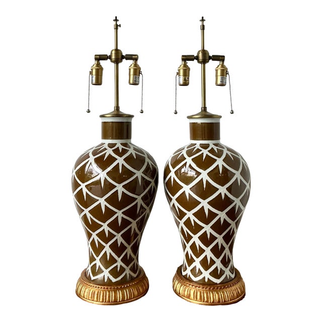 Vintage Regency Bunny Williams “Chicken Feathers” Glazed Ceramic Lamps - A Pair For Sale