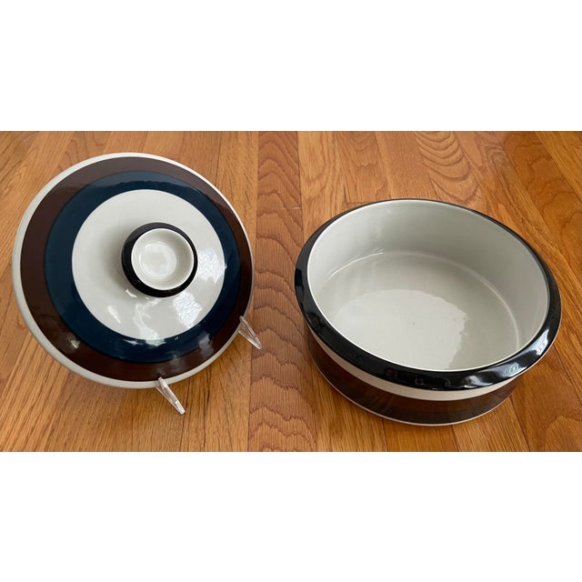 Mid-Century Modern 1970s Mid-Century Modern "Kaira" by Arabia of Finland. Large Round Casserole With Lid For Sale - Image 3 of 4