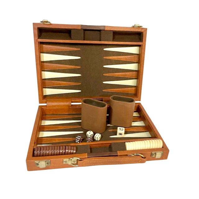 A wonderfully stylish vintage backgammon set housed in a compact leatherette and felt covered travel case. The handsome...