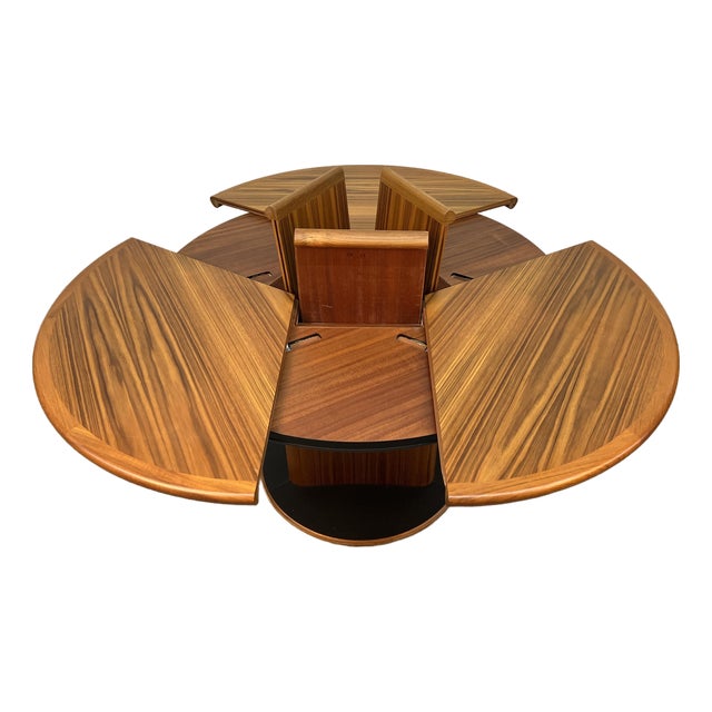 Late 20th Century Skovby Model Dc06 "Lotus" Expanding Circular Dining Table For Sale