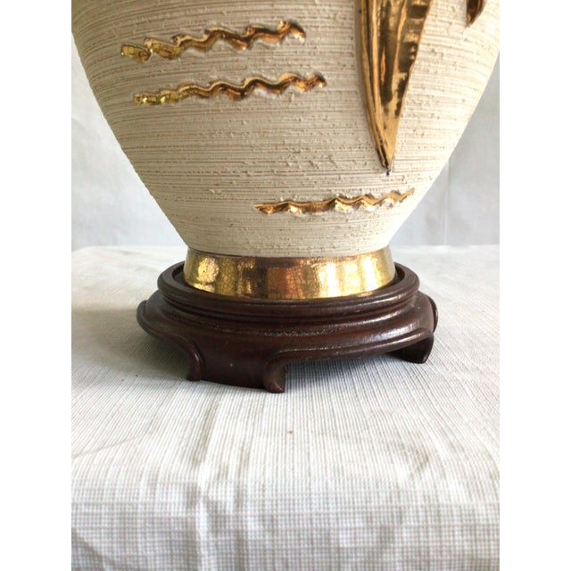 1960s Ceramic Pottery Lamp With Fish Appliqué On Wooden Base For Sale In New York - Image 6 of 7