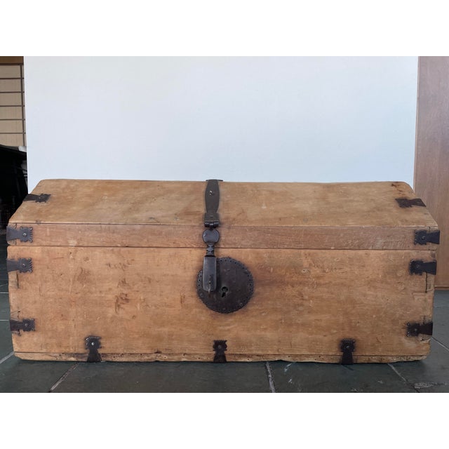 Brown Late 19th Century Early American Trunk For Sale - Image 8 of 8