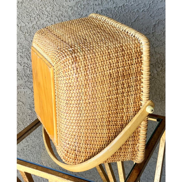 Nantucket-Style Late 20th-Century Sewing Basket With Pocketed Interior Drawstring Liner For Sale - Image 4 of 12