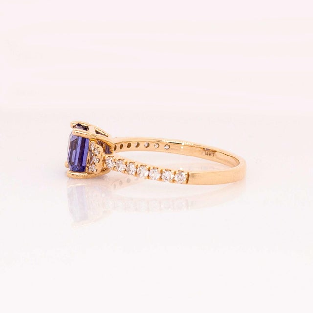 1.4cts Tanzanite Ring With Natural Diamonds: 14k Solid Gold, Asscher Cut 6mm For Sale - Image 4 of 7