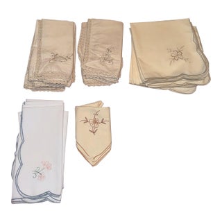 1970s Embroidered Fabric Dinner Napkins (2 Sets of 12 Beige) & 6 White Napkins - 30pcs For Sale