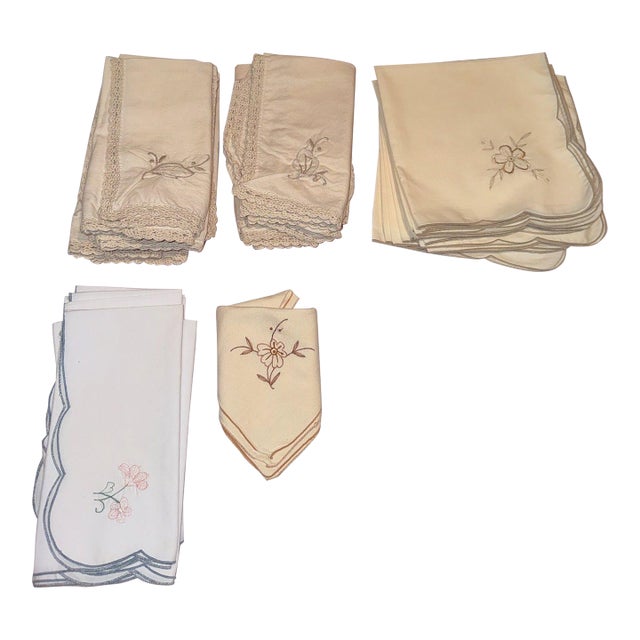 1970s Embroidered Fabric Dinner Napkins (2 Sets of 12 Beige) & 6 White Napkins - 30pcs For Sale