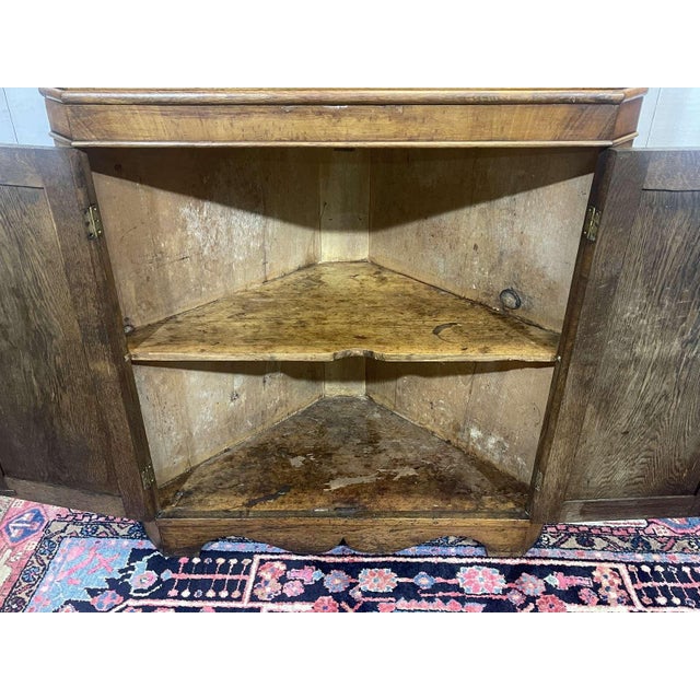 English Corner Cabinet in Oak and Mahogany For Sale - Image 11 of 18