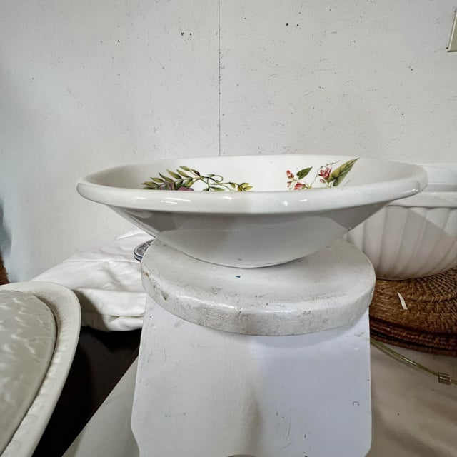 English Late 20th Century Italian Decorative Bowl With Rabbit Design For Sale - Image 3 of 5