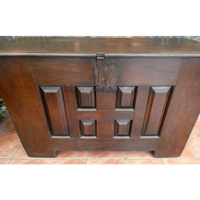Early 17th Century English Oak Coffer Chest, 1630 For Sale - Image 4 of 18