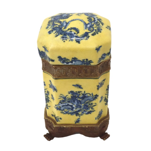 Chinoiserie Vintage Wong Lee 1895 Chinoiserie Rococco Yellow & Blue Porcelain Ormolu Bronze Decorative Container For Sale - Image 3 of 12