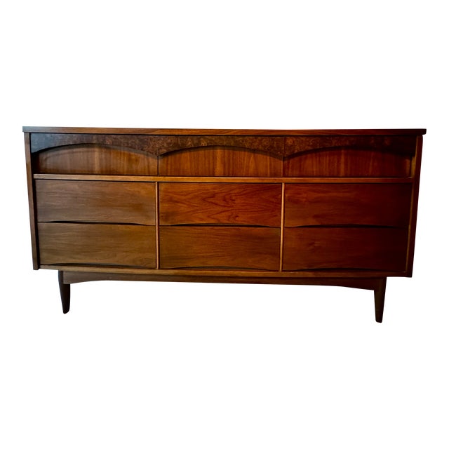 1960s Mid-Century Modern 9-Drawer Dresser For Sale