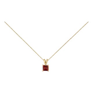 14K Yellow Gold 5x5 MM Square Shaped Red Garnet Solitaire Pendant Necklace For Sale