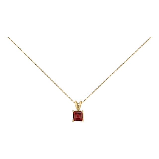 14K Yellow Gold 5x5 MM Square Shaped Red Garnet Solitaire Pendant Necklace For Sale