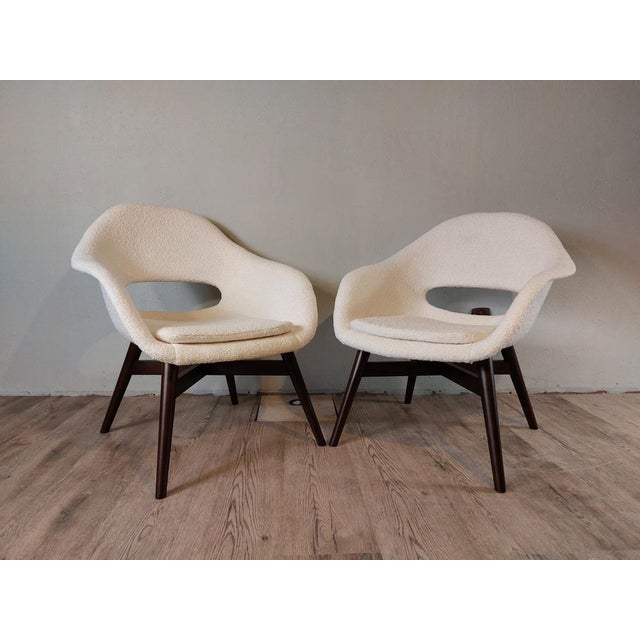 Vintage Shell Armchairs in White Curly Fabric by Miroslav Navratil for Cesky Nabytek, Czech, 1960s, Set of 2 For Sale - Image 13 of 13
