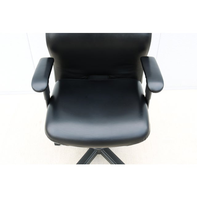 Knoll Bulldog Executive Ergonomic Office Desk Chair in Black Leather, Adjustable For Sale - Image 13 of 18