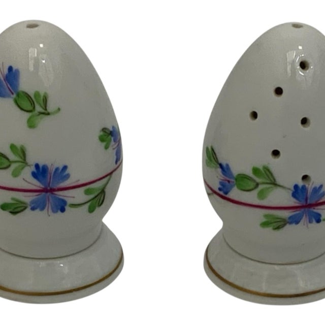 1980s Vintage Herend Blue Garland PBG Hand-Painted Porcelain Salt & Pepper Shakers Pair Models 250 Hungary C. 1980s For Sale - Image 5 of 7