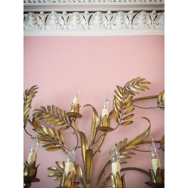Hollywood Regency Vintage Italian Gilt-Metal Toleware Wall Sconce, 1960s For Sale - Image 3 of 9
