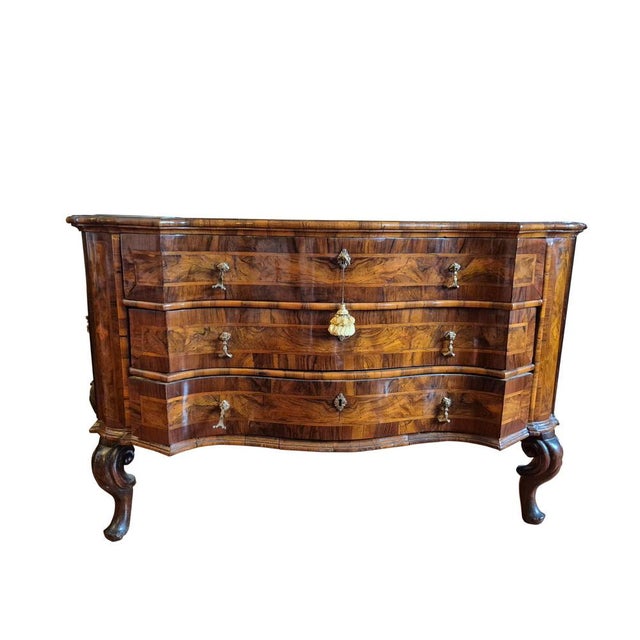 Baroque Inlaid Walnut and Burl Wood Commode with Serpentine Front and Cabriole Legs, 1780s For Sale - Image 13 of 17