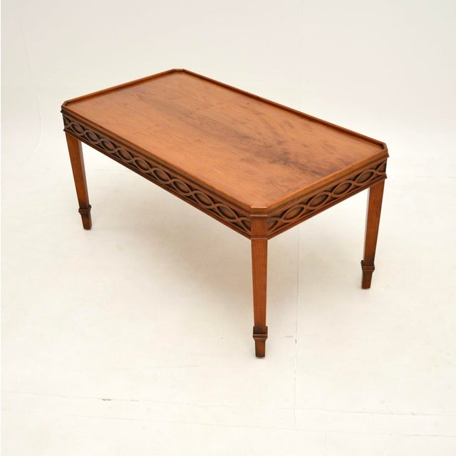 Vintage Georgian Style Coffee Table in Yew Wood, 1950 For Sale - Image 3 of 8