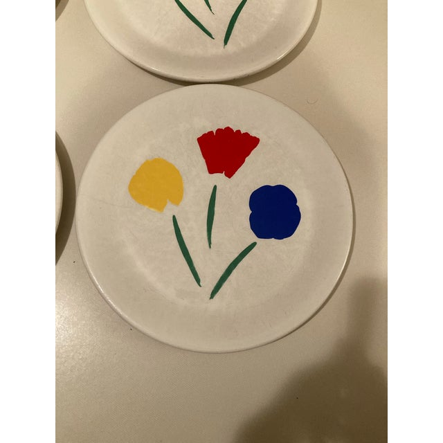 Marimekko 1980s Pfaltzgraff Marimekko Large Dinner Plate Dish w/ Floral Flower Colorful Tulip - Set of 9 For Sale - Image 4 of 6