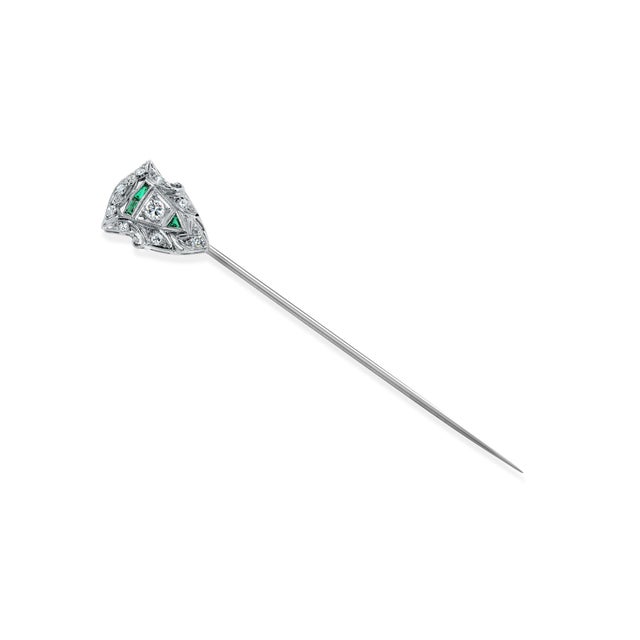 1930s Art Deco Platinum-Topped Diamond and Emerald Pin, France, Circa 1920s For Sale - Image 5 of 6
