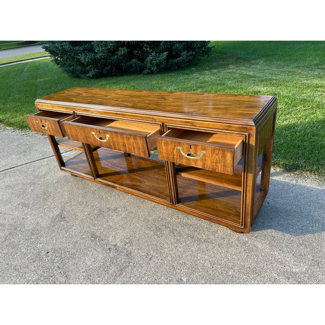Mid-Century Modern Drexel Heritage Accolade Campaign Console Table - Vintage Sideboard or Sofa Table With Brass Hardw For Sale - Image 3 of 12