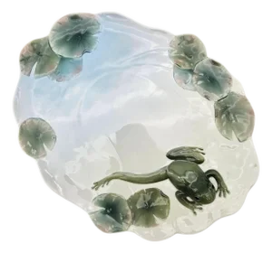 Late 20th Century Franz Porcelain Amphibia Xpi-690 Sculpted Frog and Lily Pad Platter