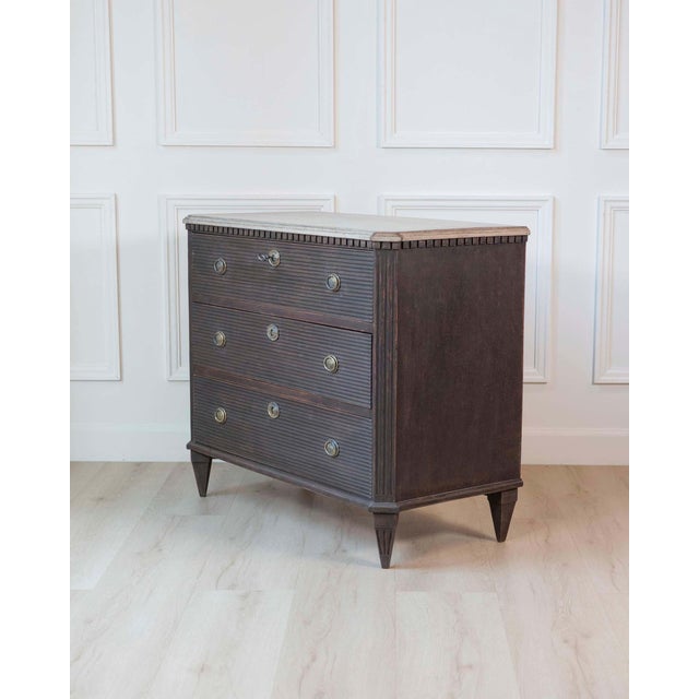 Mid 20th Century Swedish Gustavian-Inspired Three-Drawer Chest with Painted Top For Sale - Image 4 of 8