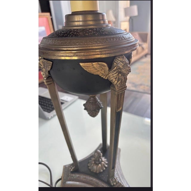 1970s Vintage Neoclassical Black & Brass Tripod Table Lamp With Pinecone Finial For Sale - Image 5 of 9