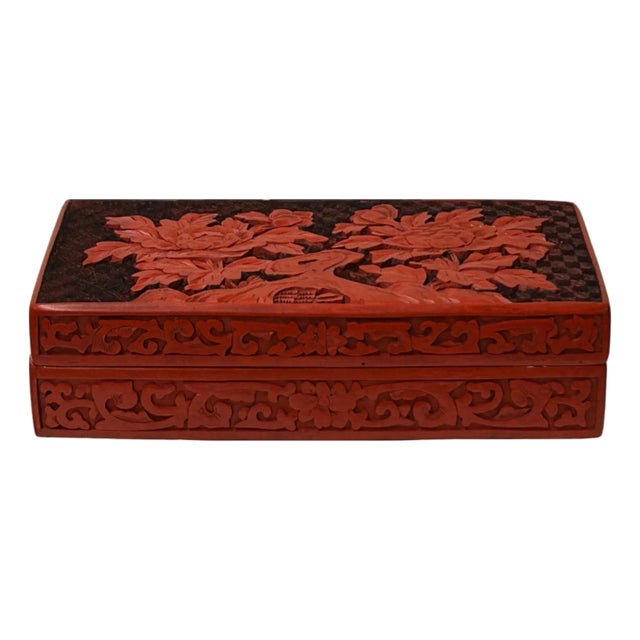 Hand Craft Vintage Chinese Red Lacquer Rectangular Floral Accent Box For Sale