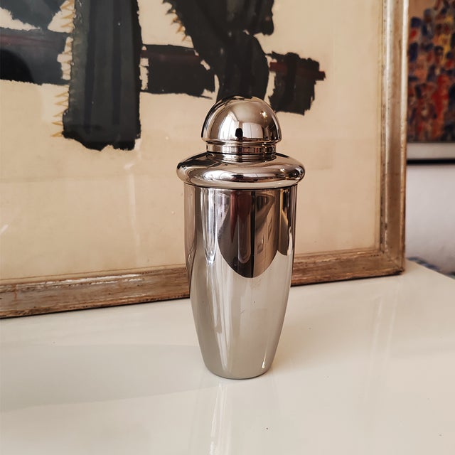 Vintage Space Age Cocktail Shaker. 1970s, made in Italy, Stainless Steel. Excellent Vintage condition. Measures: diam 3.93...