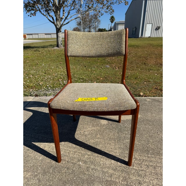 1970s Danish Mid-Century Modern Dining / Desk Chair in Solid Teak & Original Oatmeal Fabric by Scandinavia Woodworks Co., Circa 1970s For Sale - Image 5 of 16